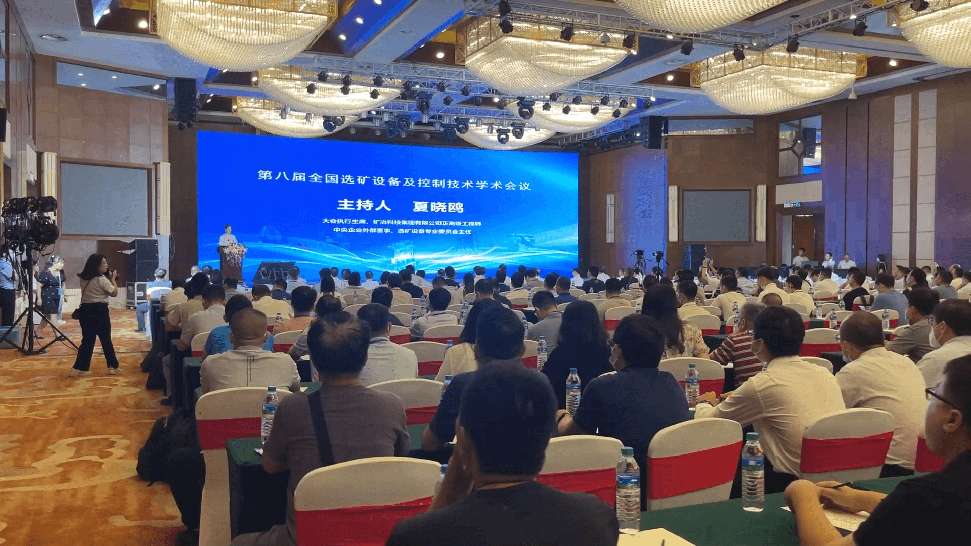 南昌矿机亮相三大会议 南矿荣获“2022全国金属矿山采矿智能装备提质增效优秀南昌矿机”称号